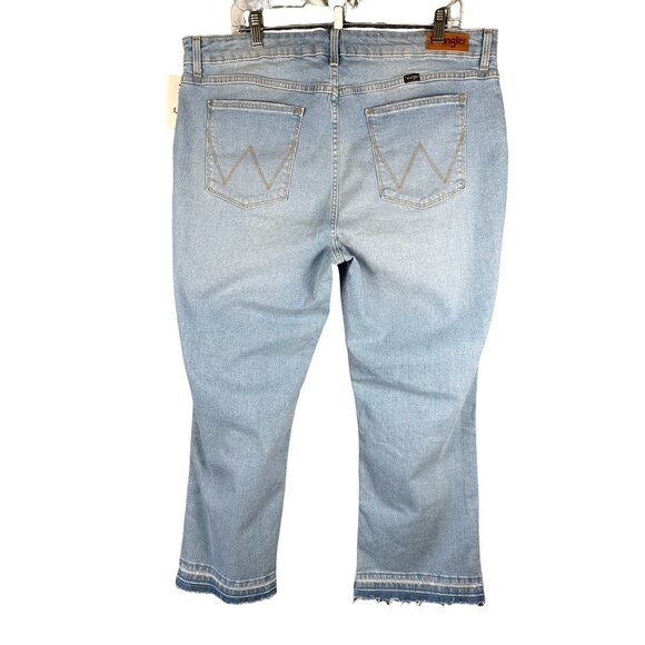 Wrangler Women’s High Rise True Straight Crop Jeans 20W Light Wash Distressed Ra - Picture 2 of 11